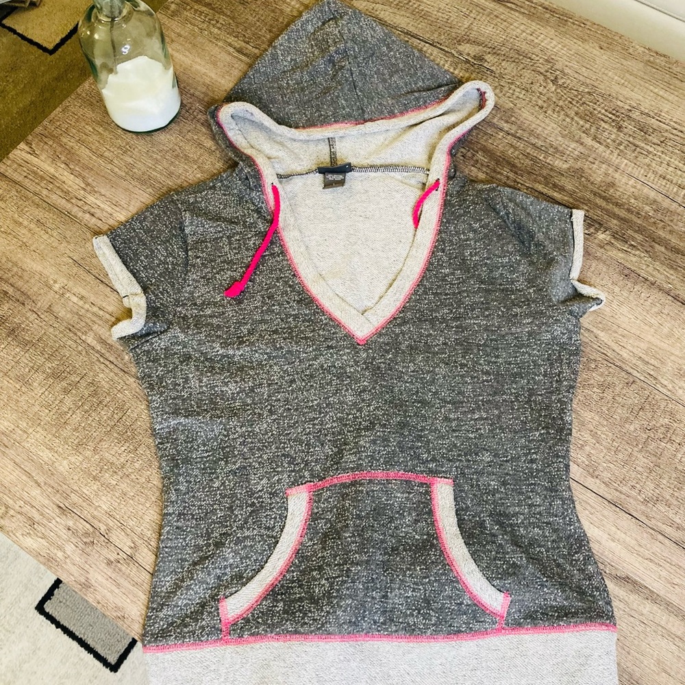 Grey sleeveless hoodie